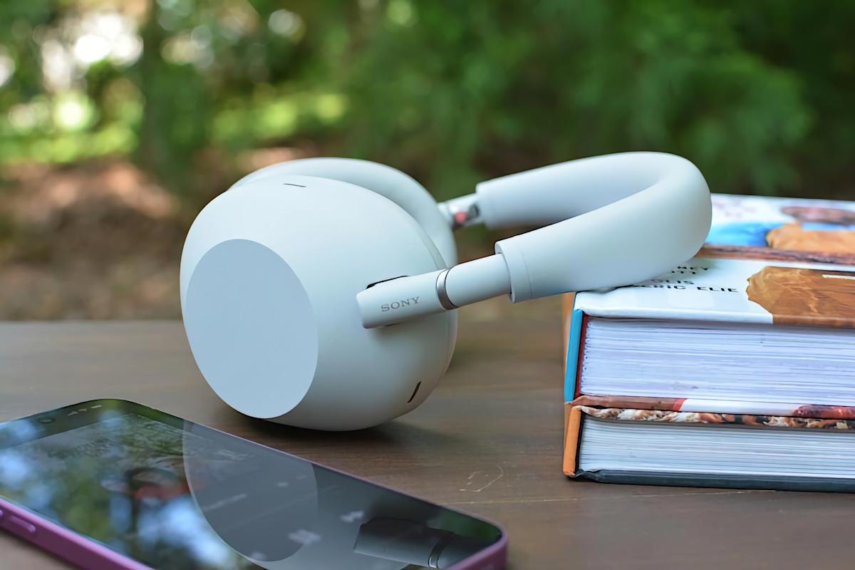 This Amazon bundle includes the Sony WH-1000XM6 headphones and a free gift card This Amazon bundle includes the Sony WH-1000XM6 headphones and a free gift card