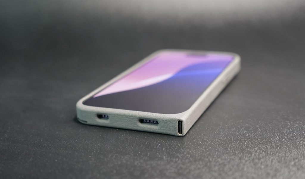 An engineer's new smartphone cases can give any iPhone a USB-C port
