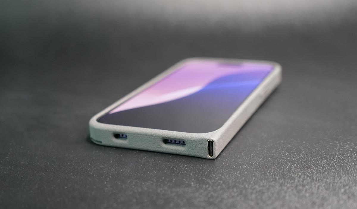 An engineer’s new smartphone cases can give any iPhone a USB-C port An engineer’s new smartphone cases can give any iPhone a USB-C port