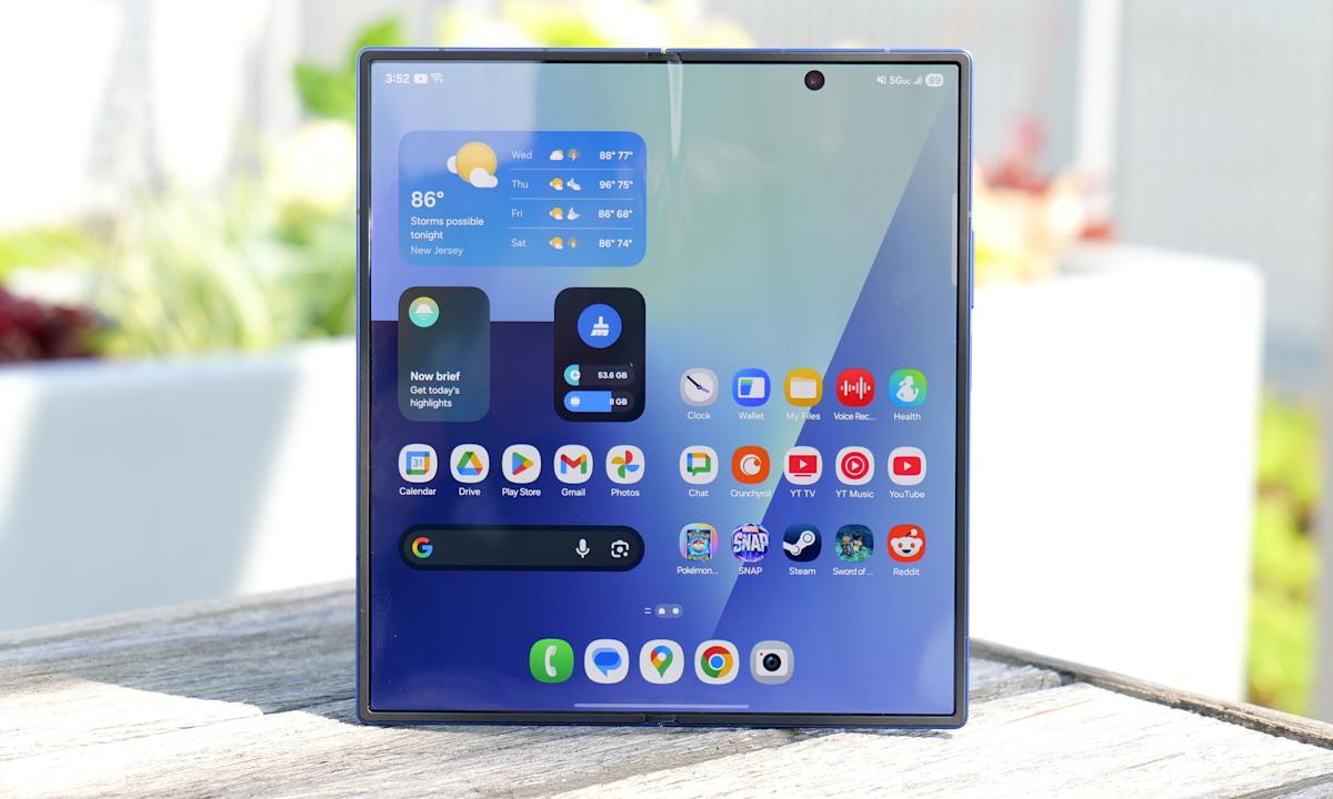 Foldable phone nirvana (for a price) Foldable phone nirvana (for a price)