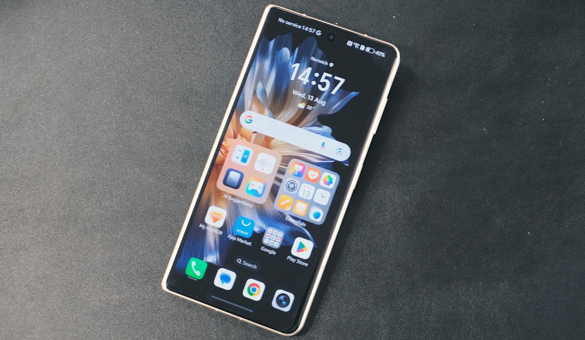 Honor’s Magic V5 foldable almost feels too thin Honor’s Magic V5 foldable almost feels too thin