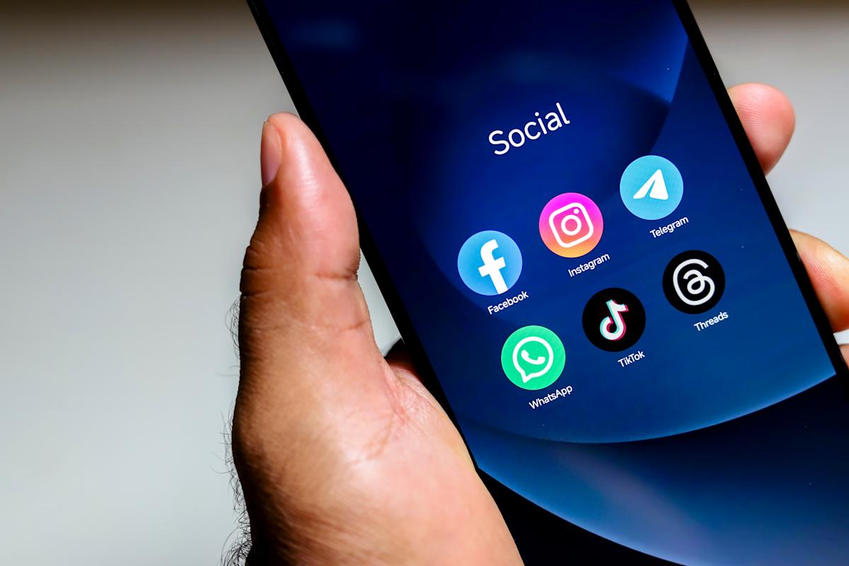 Instagram public accounts with less than 1,000 followers can no longer go live Instagram public accounts with less than 1,000 followers can no longer go live