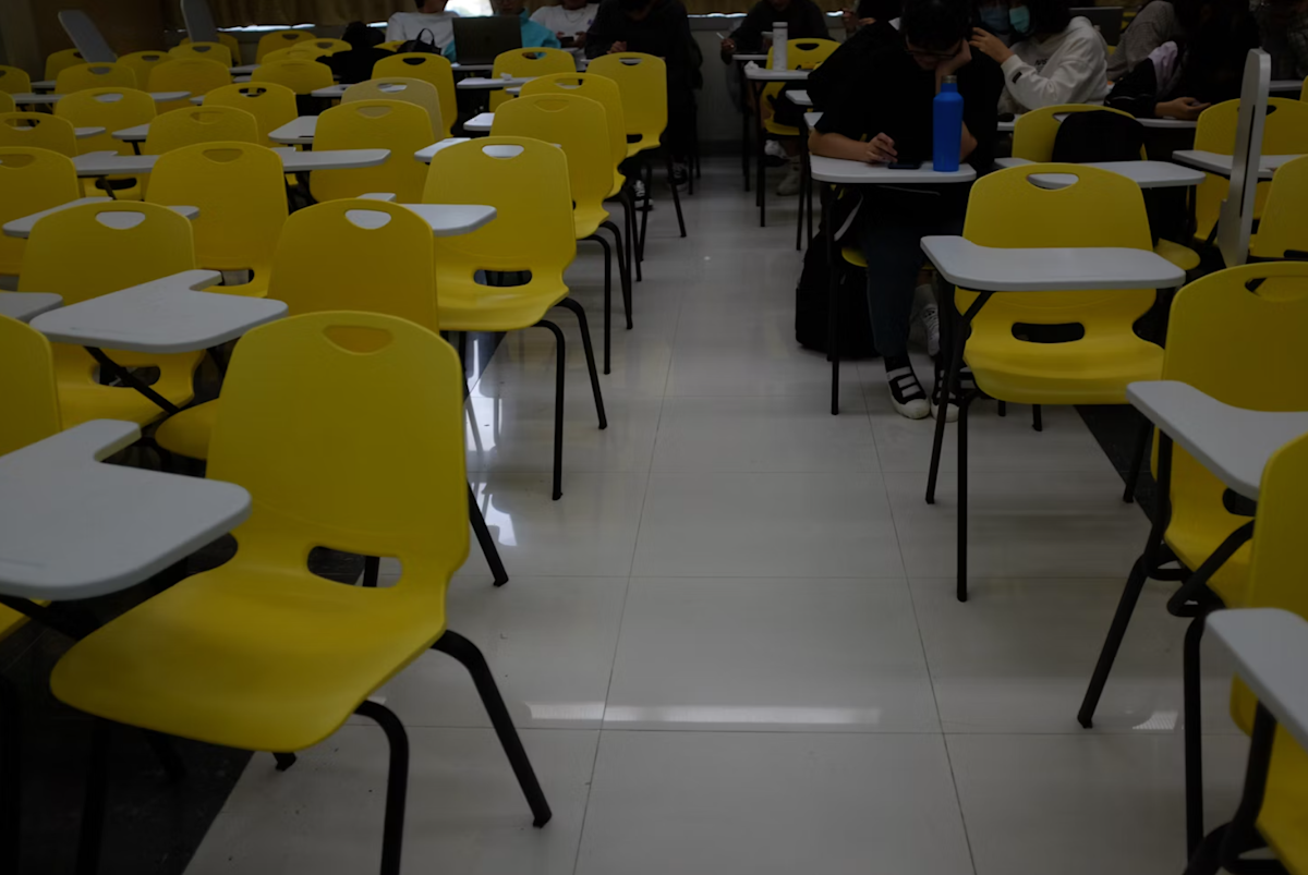 South Korea bans smartphones in all middle and elementary school classrooms South Korea bans smartphones in all middle and elementary school classrooms