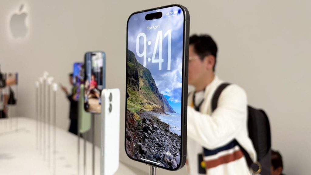 Apple iPhone 17 hands-on: No Plus, no problem