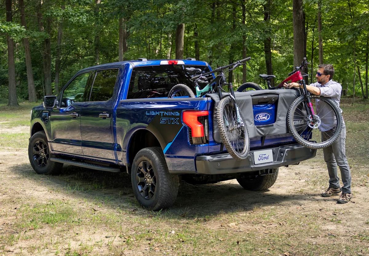 Ford’s F-150 Lightning STX replaces the XLT while boosting range and power Ford’s F-150 Lightning STX replaces the XLT while boosting range and power